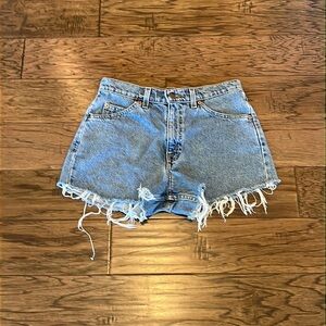 Vintage Levi’s 550 Relaxed Fit Cutoff Shorts Size 30